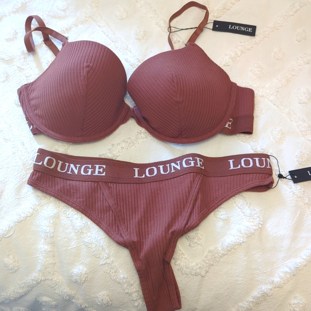 lounge t-shirt bra and thong set 36DD and Small